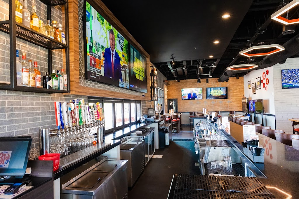 Bostons Restaurant & Sports Bar | restaurant | 6501 North Fwy, Fort Worth, TX 76131, USA | 8174209988 OR +1 817-420-9988