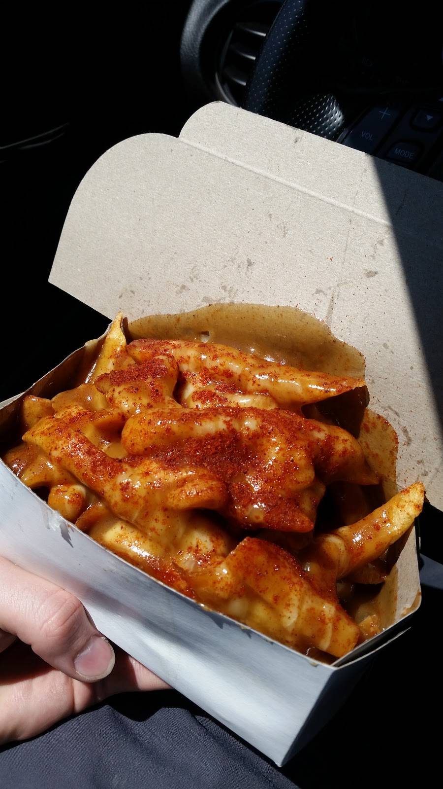 Henrys Fish & Chips | restaurant | 833 Westlock Rd, Mississauga, ON L5C 1K7, Canada | 9052771250 OR +1 905-277-1250