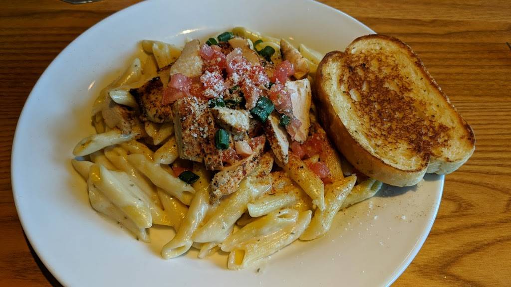 Chilis Grill & Bar | restaurant | 101 Westfield Dr, St Peters, MO 63376, USA | 6363974447 OR +1 636-397-4447