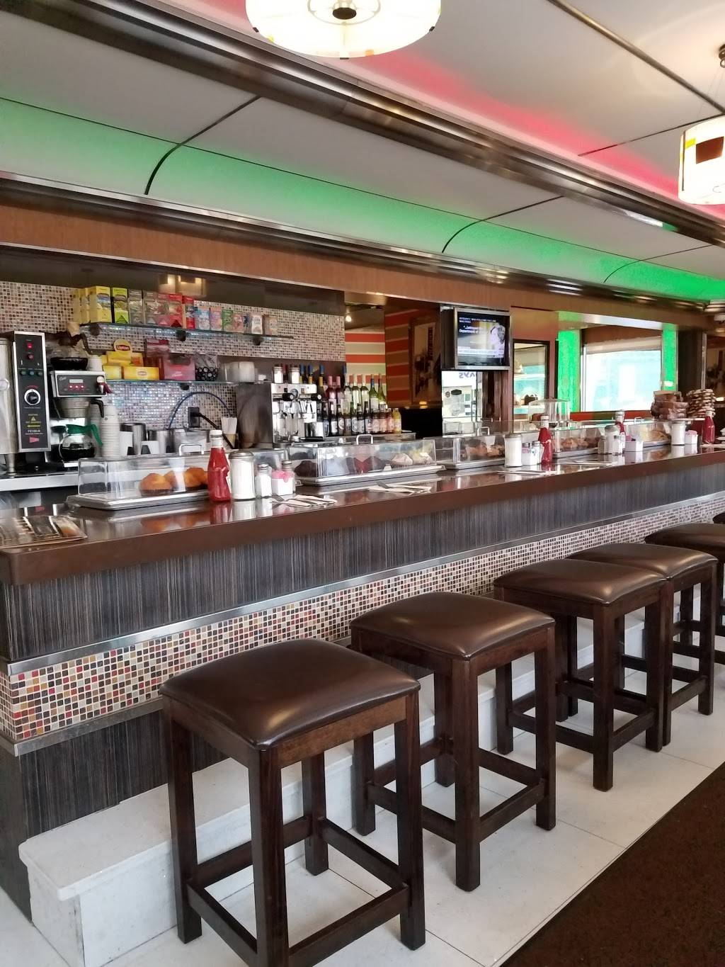 The Classic Diner | restaurant | 117-33 Myrtle Ave, Richmond Hill, NY 11418, USA | 7188477500 OR +1 718-847-7500