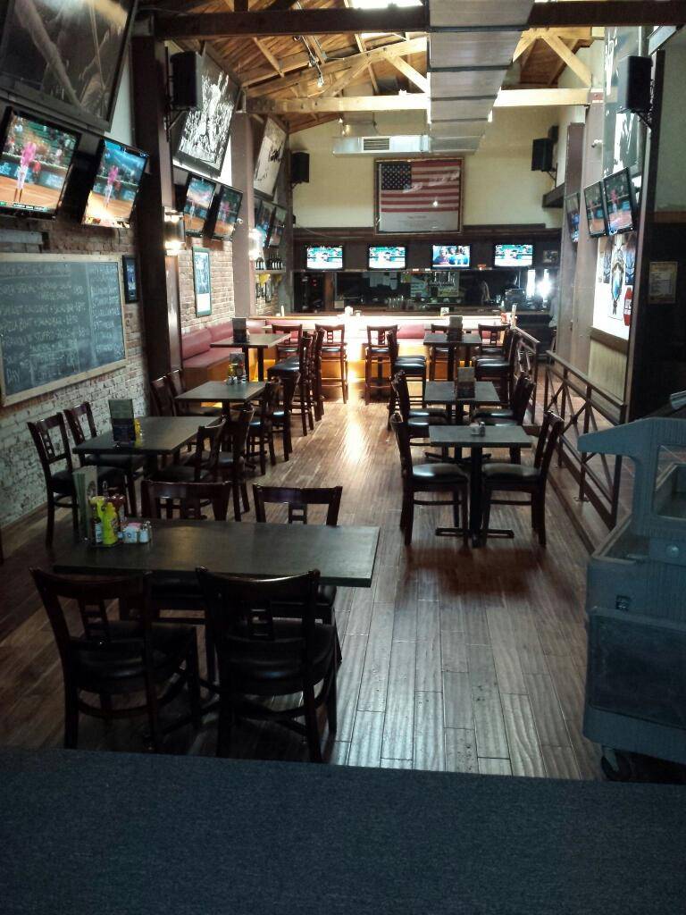 The Crest Sports Bar & Grill | restaurant | 1625 Cabrillo Ave, Torrance, CA 90501, USA | 3103209347 OR +1 310-320-9347