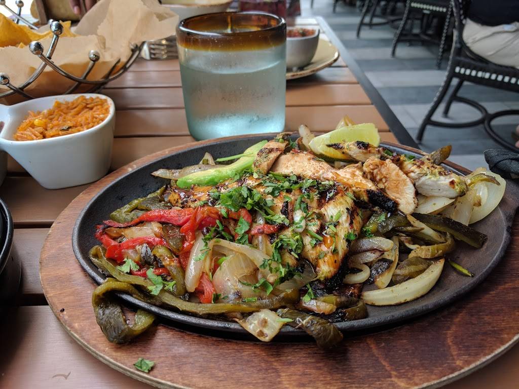 MarketStreet Lynnfield | shopping mall | 600 Market St, Lynnfield, MA 01940, USA | 7814845400 OR +1 781-484-5400