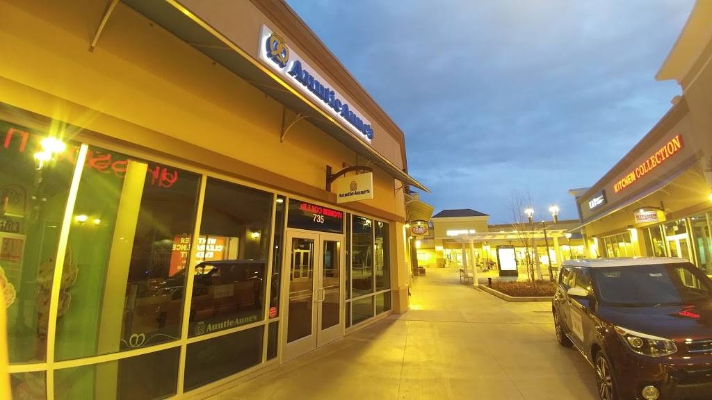 Auntie Annes | restaurant | 800 Brevard Rd, Asheville, NC 28806, USA | 3309654433 OR +1 330-965-4433