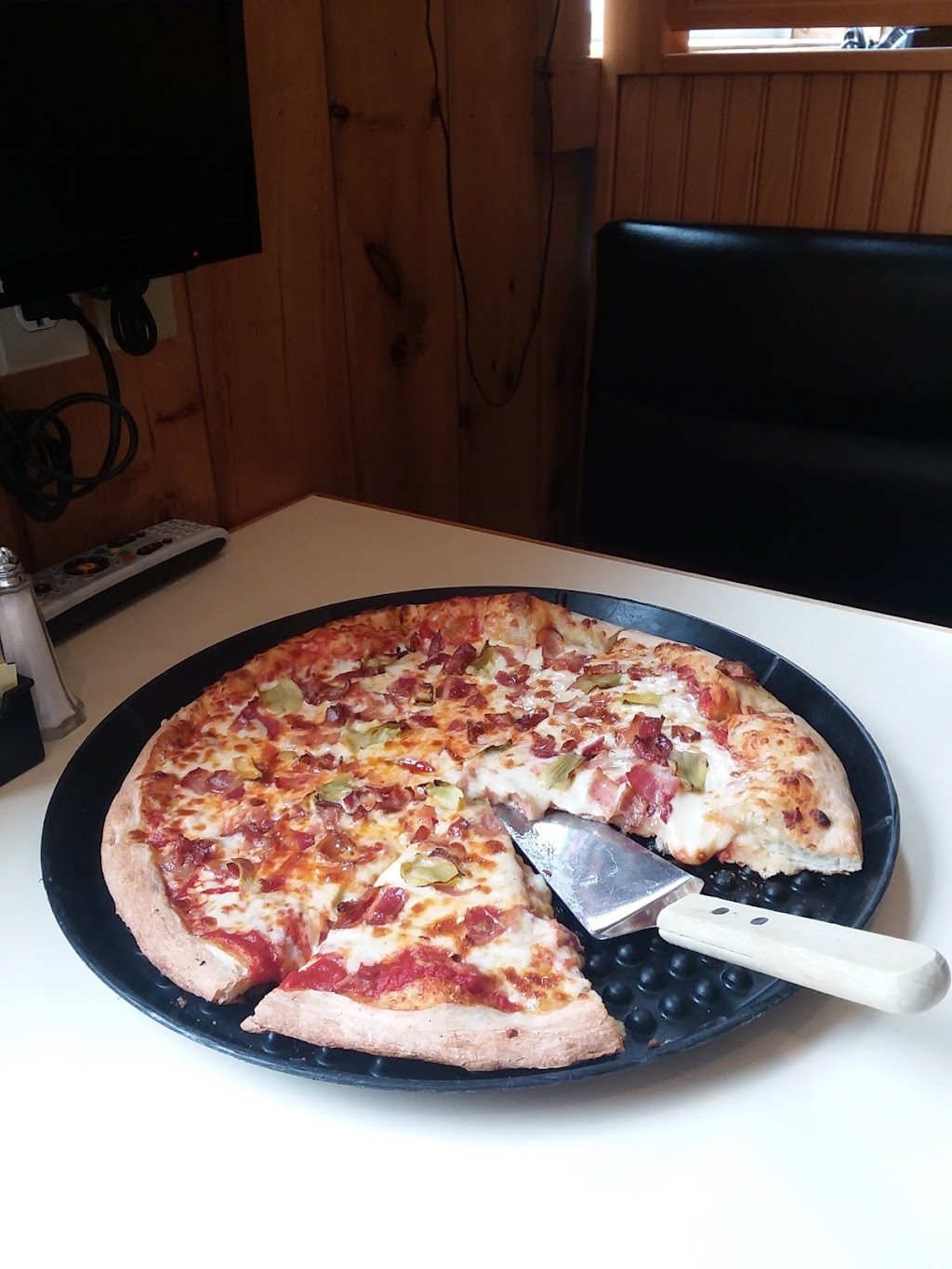 The Penalty Box | restaurant | 436 Main St, Damariscotta, ME 04543, USA | 2075631563 OR +1 207-563-1563