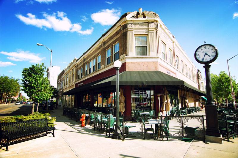 Guidos Bar & Grill | restaurant | 2 E Main St, Champaign, IL 61820, USA | 2173593148 OR +1 217-359-3148