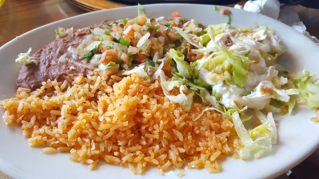 El Tapatio Inc | restaurant | 2300 Camanche Ave, Clinton, IA 52732, USA | 5632423885 OR +1 563-242-3885