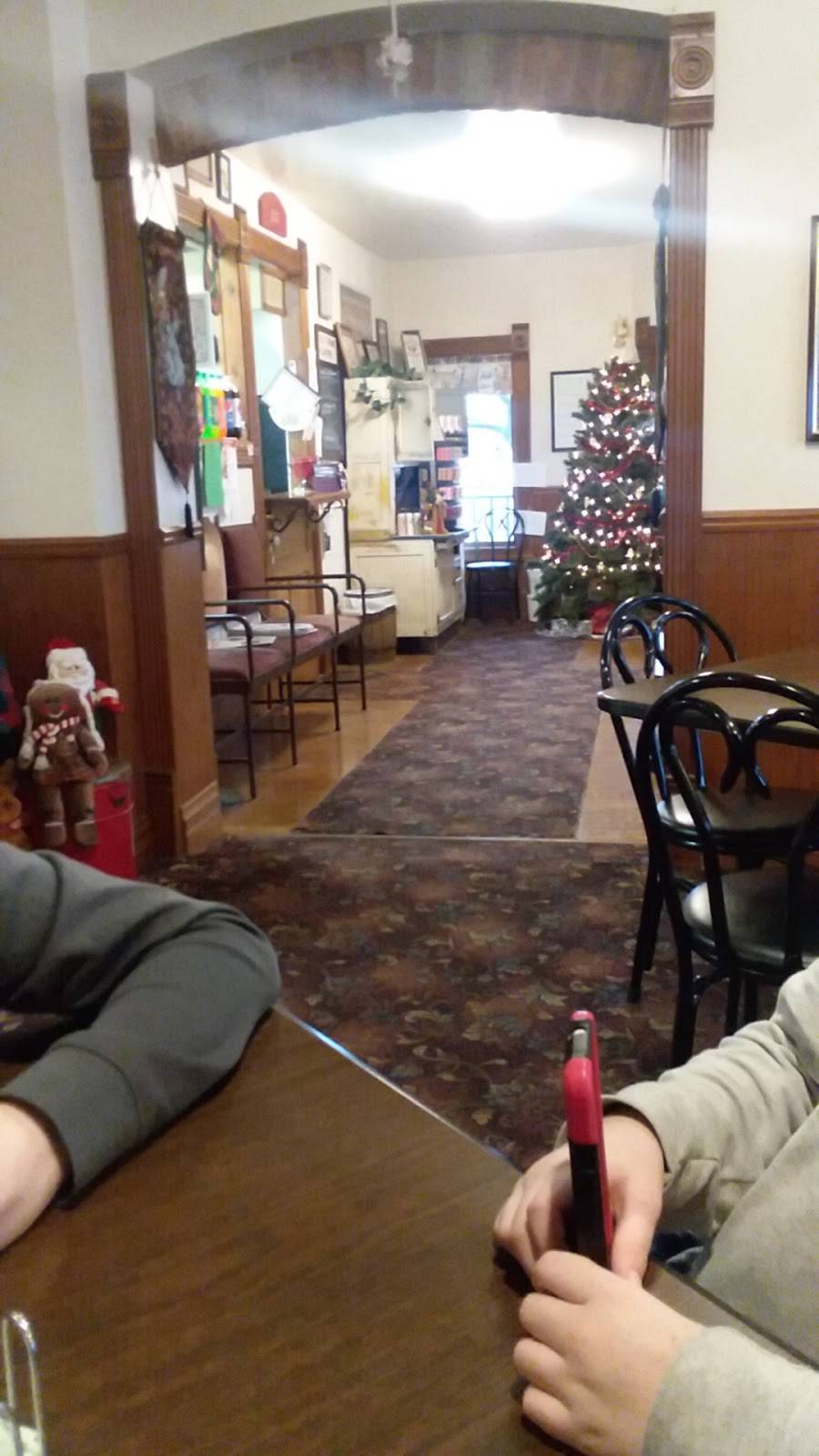 D Js Family Restaurant | restaurant | 9008 E Market Rd, Pittsford, MI 49271, USA | 5175232026 OR +1 517-523-2026