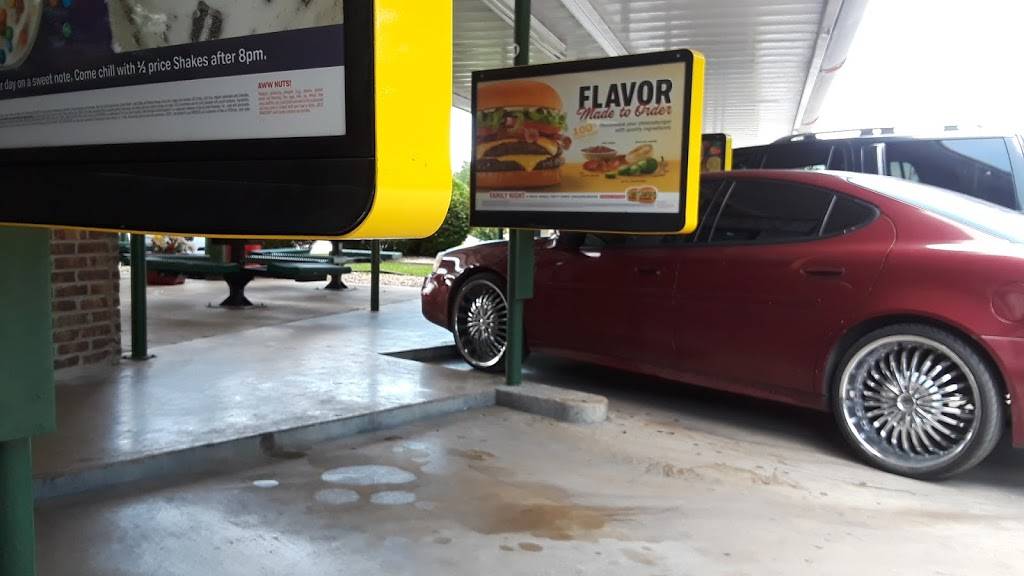 Sonic Drive-In | restaurant | 921 E Kingsbury St, Seguin, TX 78155, USA | 8303721103 OR +1 830-372-1103