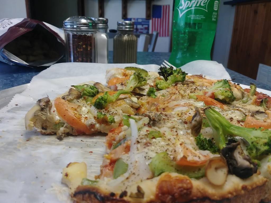 Town Pizza Restaurant | restaurant | 15 Wentworth St, Kittery, ME 03904, USA | 2074391265 OR +1 207-439-1265