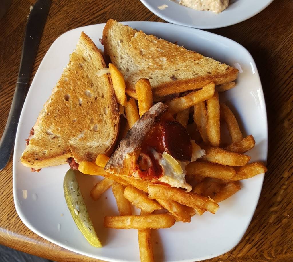 Charleys Waterfront Cafe | restaurant | 201 Mill St # B, Farmville, VA 23901, USA | 4343921566 OR +1 434-392-1566