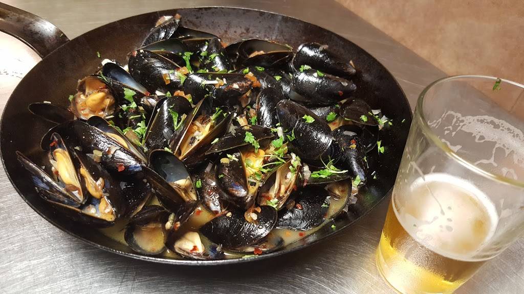 Cigars & Stripes BBQ Lounge | night club | 6715 Ogden Ave, Berwyn, IL 60402, USA | 7084841043 OR +1 708-484-1043