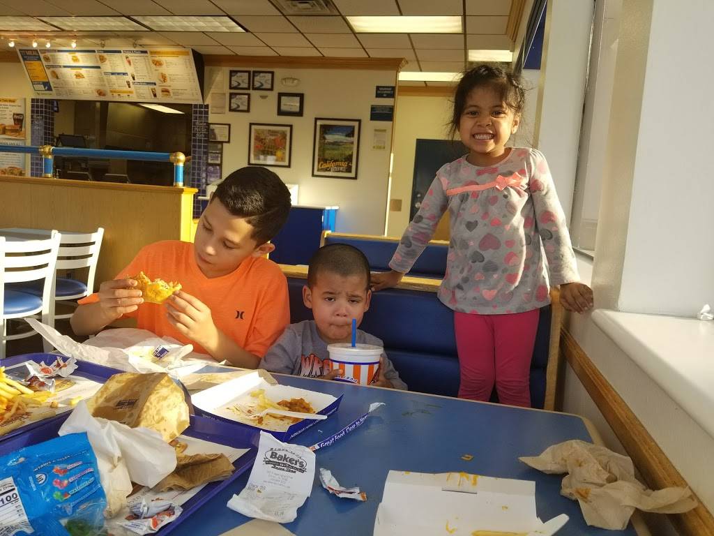 Bakers Drive-Thru | restaurant | The Courtyard Shopping Center, 1310 E Washington St, Colton, CA 92324, USA | 9098845233 OR +1 909-884-5233