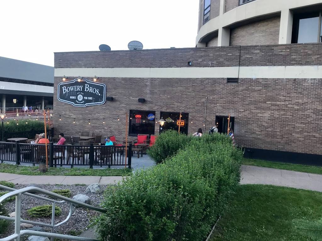 Bowery Bros. Drinks & Pub Fare | restaurant | 505 W Superior St, Duluth, MN 55802, USA | 2187278981 OR +1 218-727-8981