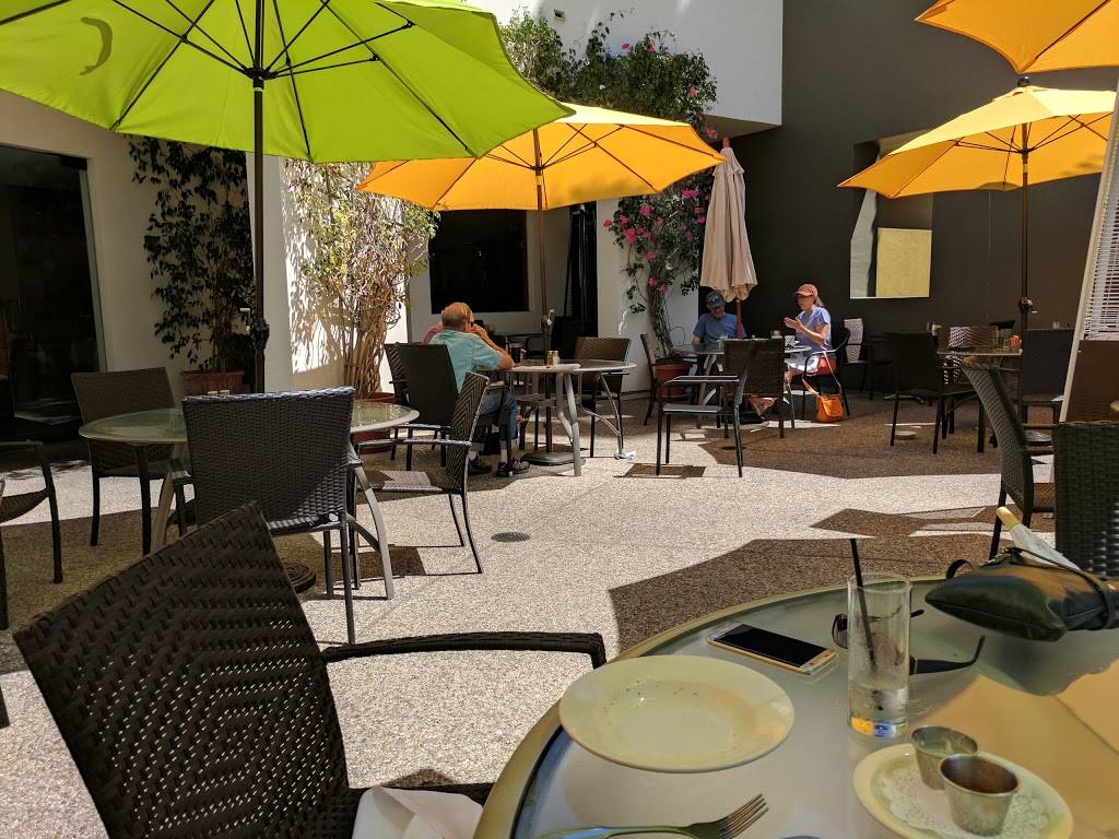 Crocodile Restaurant & Bar | restaurant | 2819 State St, Santa Barbara, CA 93105, USA | 8056876444 OR +1 805-687-6444