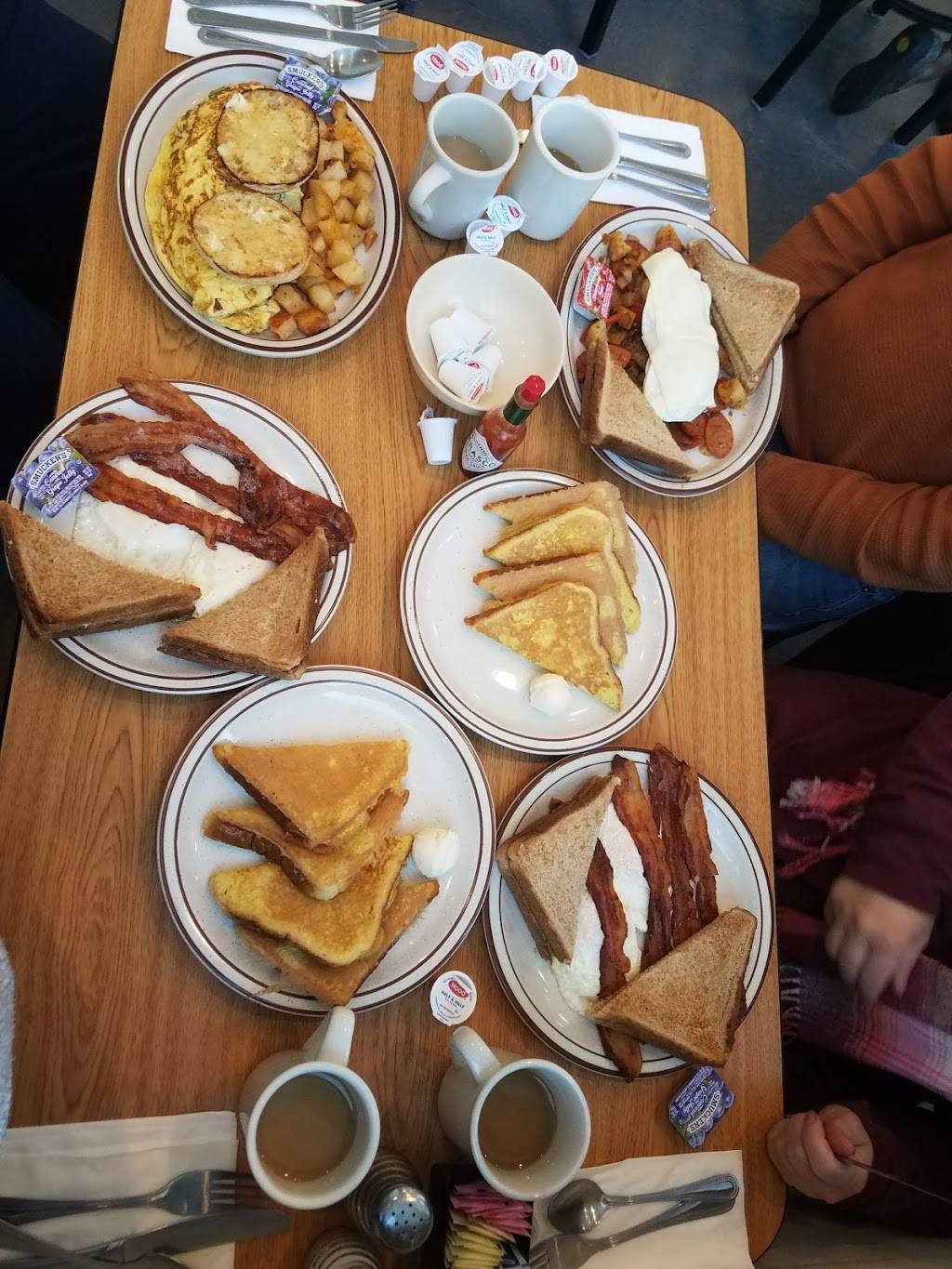 Omelette factory | restaurant | 131 Rantoul St, Beverly, MA 01915, USA | 9789220494 OR +1 978-922-0494