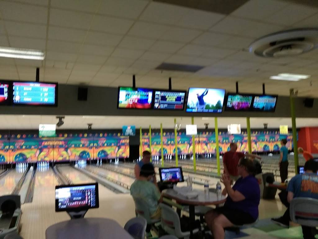 King Pin Bowl & Ale House | restaurant | 1022 S Main St, West Bend, WI 53095, USA | 2623347311 OR +1 262-334-7311