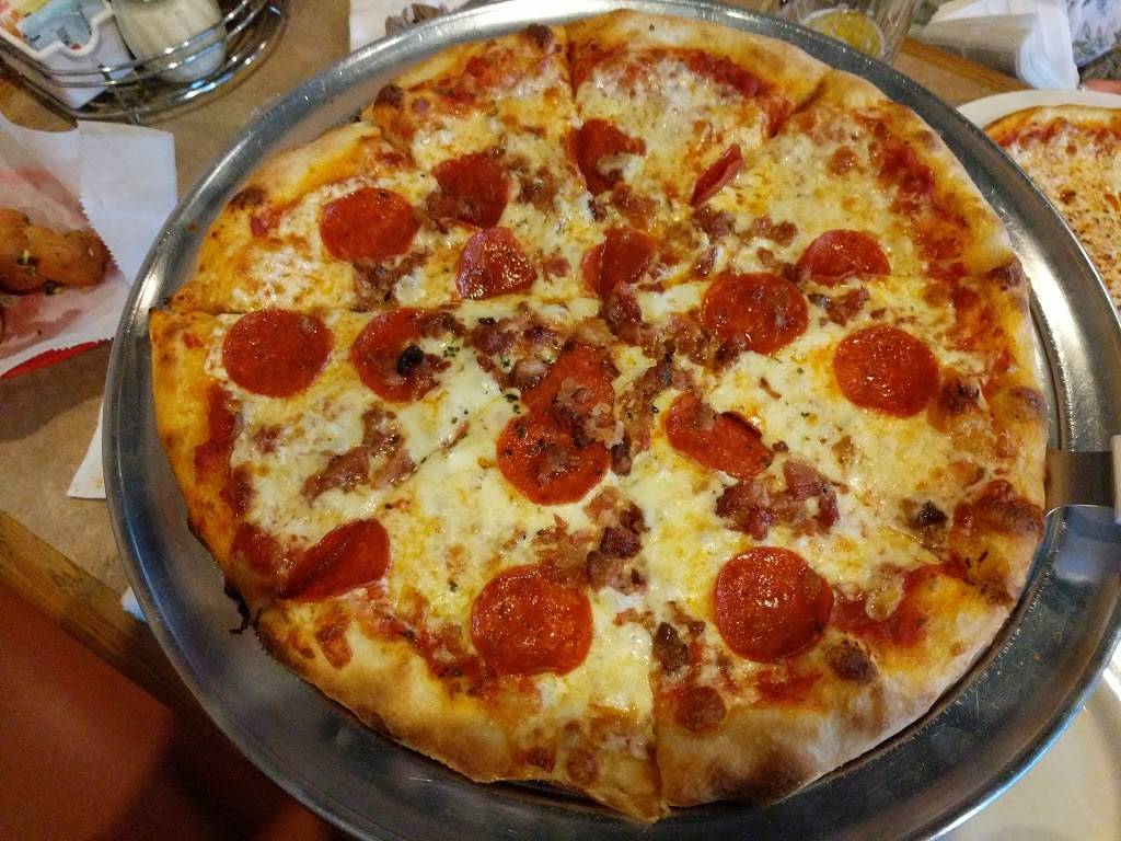 Pinos Italian Bistro and Pizzeria | restaurant | 3420 Boulevard, Colonial Heights, VA 23834, USA | 8045209005 OR +1 804-520-9005