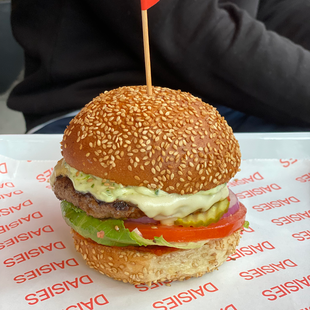 Daisies Burgers | restaurant | 516 Hudson St, New York, NY 10014, USA | 6464906907 OR +1 646-490-6907