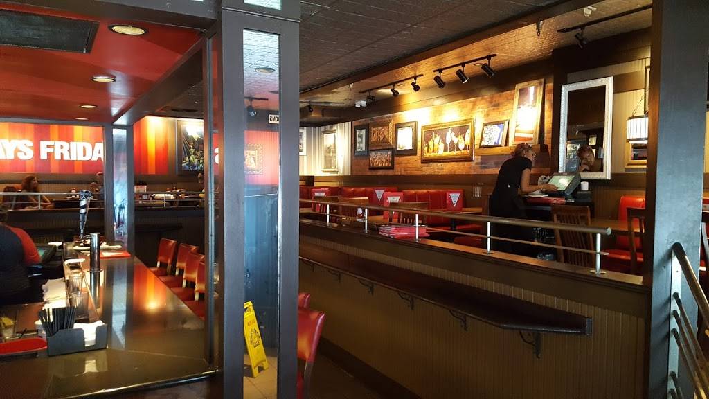 TGI Fridays | restaurant | 855 N University Dr, Coral Springs, FL 33071, USA | 9543440884 OR +1 954-344-0884