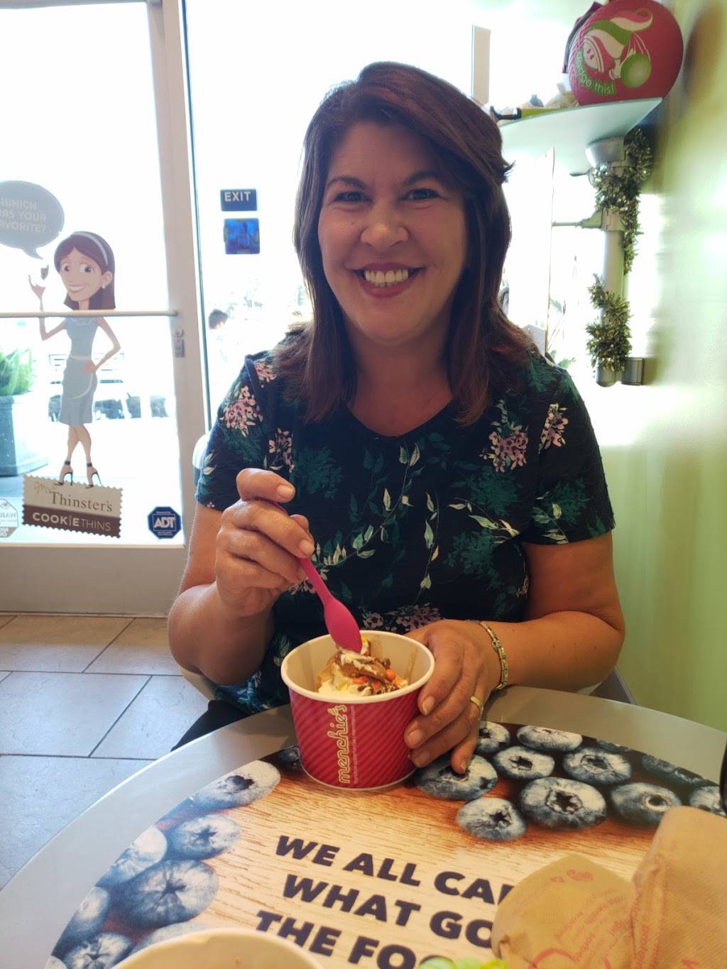 Menchies Frozen Yogurt | bakery | 8464 N Friant Rd, Fresno, CA 93720, USA | 5594122444 OR +1 559-412-2444