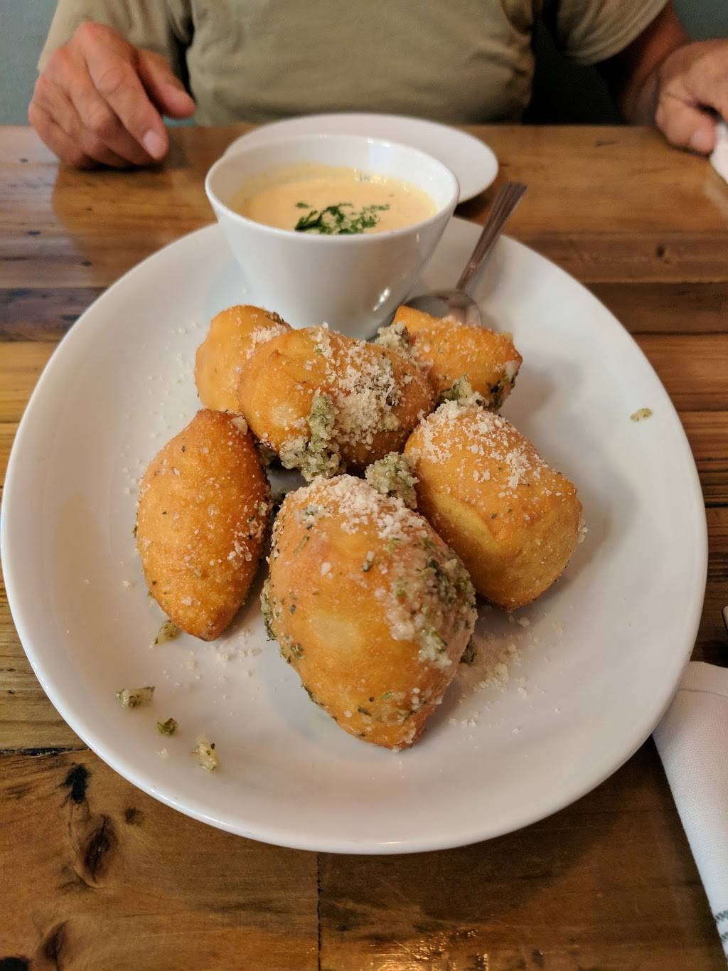 Relish Restaurant | restaurant | 610 Hilton Blvd, Ann Arbor, MI 48108, USA | 7343692810 OR +1 734-369-2810