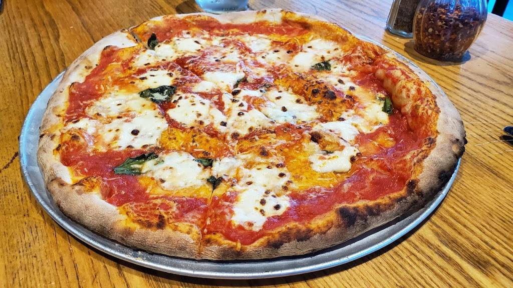 When Pigs Fly Restaurant & Pizzeria | bakery | 460 US-1, Kittery, ME 03904, USA | 2074387036 OR +1 207-438-7036