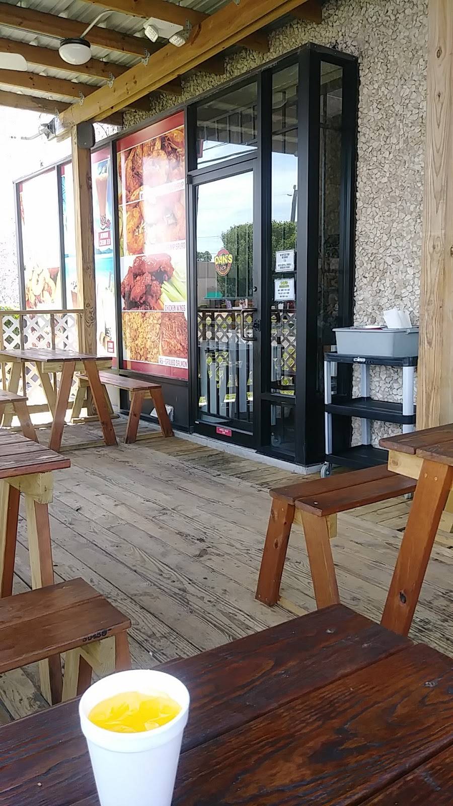 Dans Seafood & Wings | restaurant | 18 Uvalde Rd E, Houston, TX 77015, USA | 8328346788 OR +1 832-834-6788