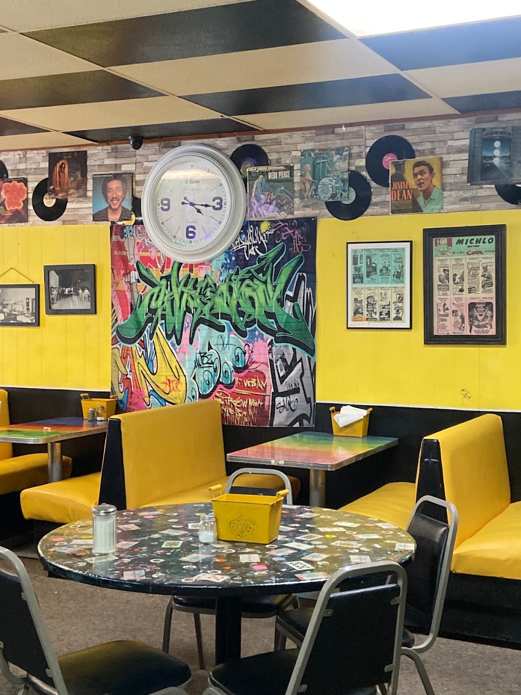 Busy Bee Café LLC | restaurant | 111 N N Co Rd A, Braymer, MO 64624, USA | 6606452811 OR +1 660-645-2811