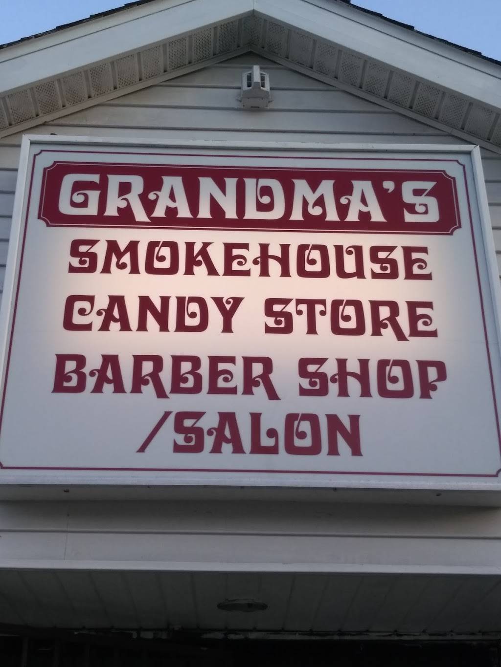 Grandmas Smokehouse candy store Barber Shop salon | restaurant | 1420 E Cook St, Springfield, IL 62703, USA | 2176795650 OR +1 217-679-5650