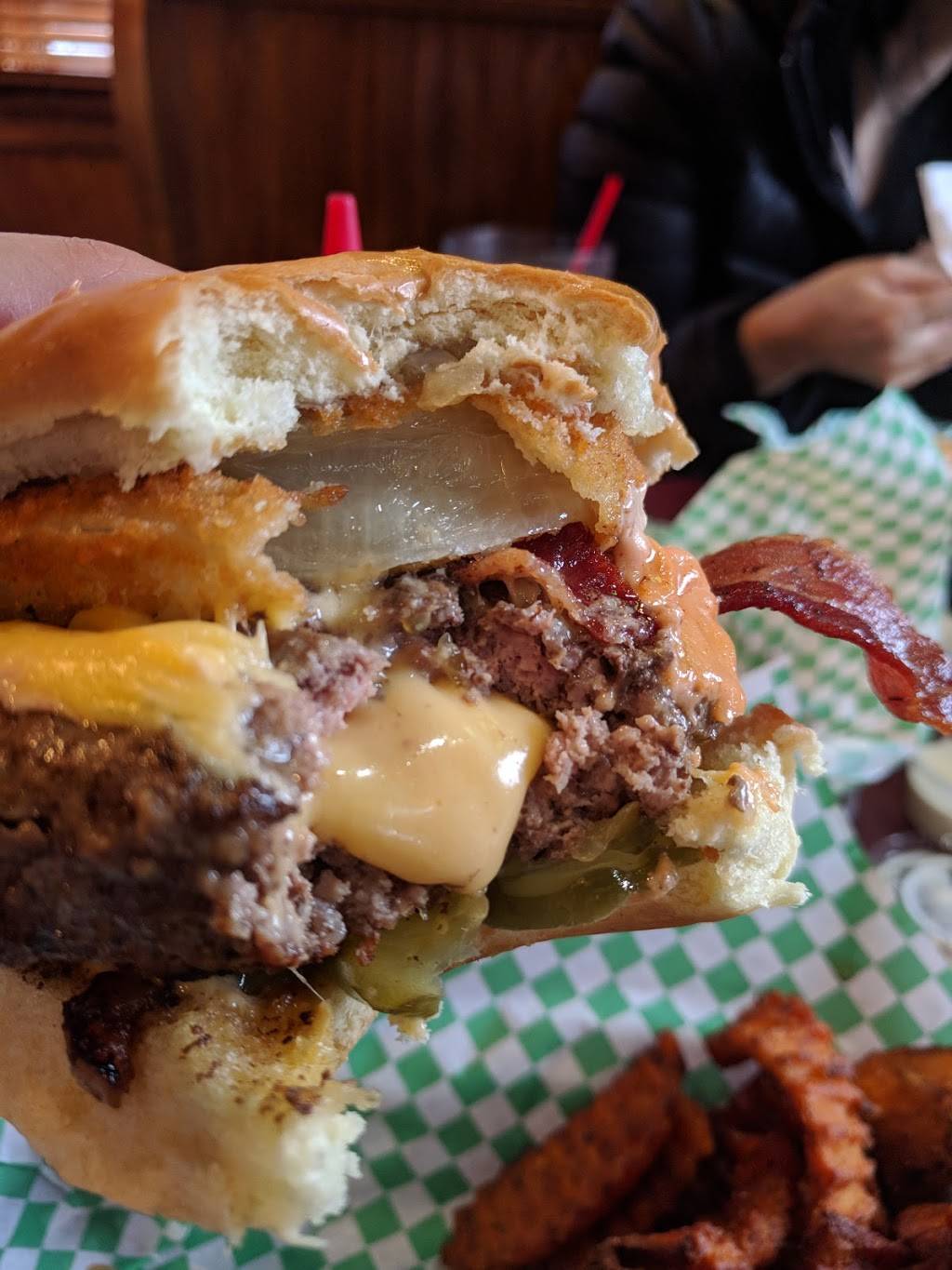 5-8 Club | restaurant | 5800 Cedar Ave, Minneapolis, MN 55417, USA | 6128235858 OR +1 612-823-5858