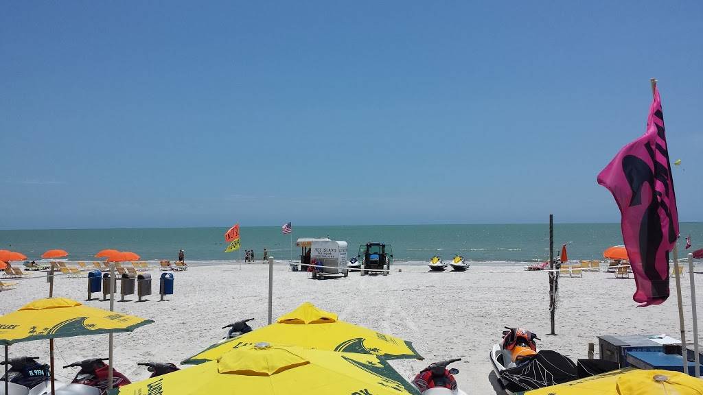 Hurricane Tinas | restaurant | 61 Avenue C, Fort Myers Beach, FL 33931, USA | 2397659647 OR +1 239-765-9647