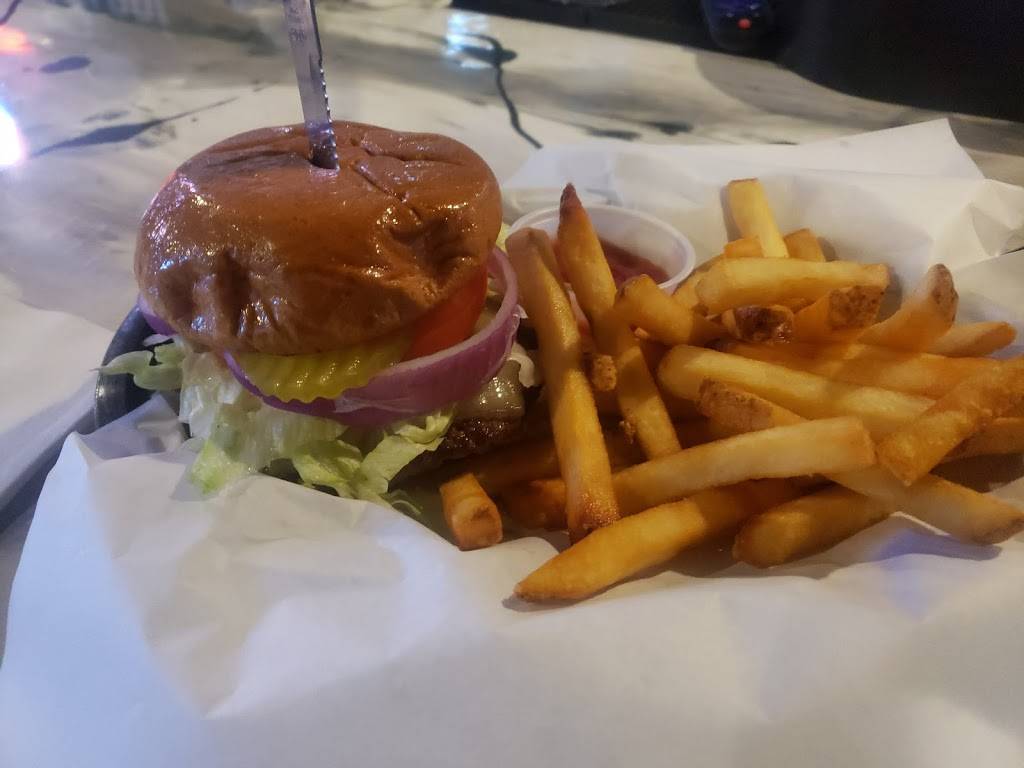 Benders Sports And Spirits | restaurant | 18110 Midway Rd Suite 188, Dallas, TX 75287, USA | 9728072026 OR +1 972-807-2026