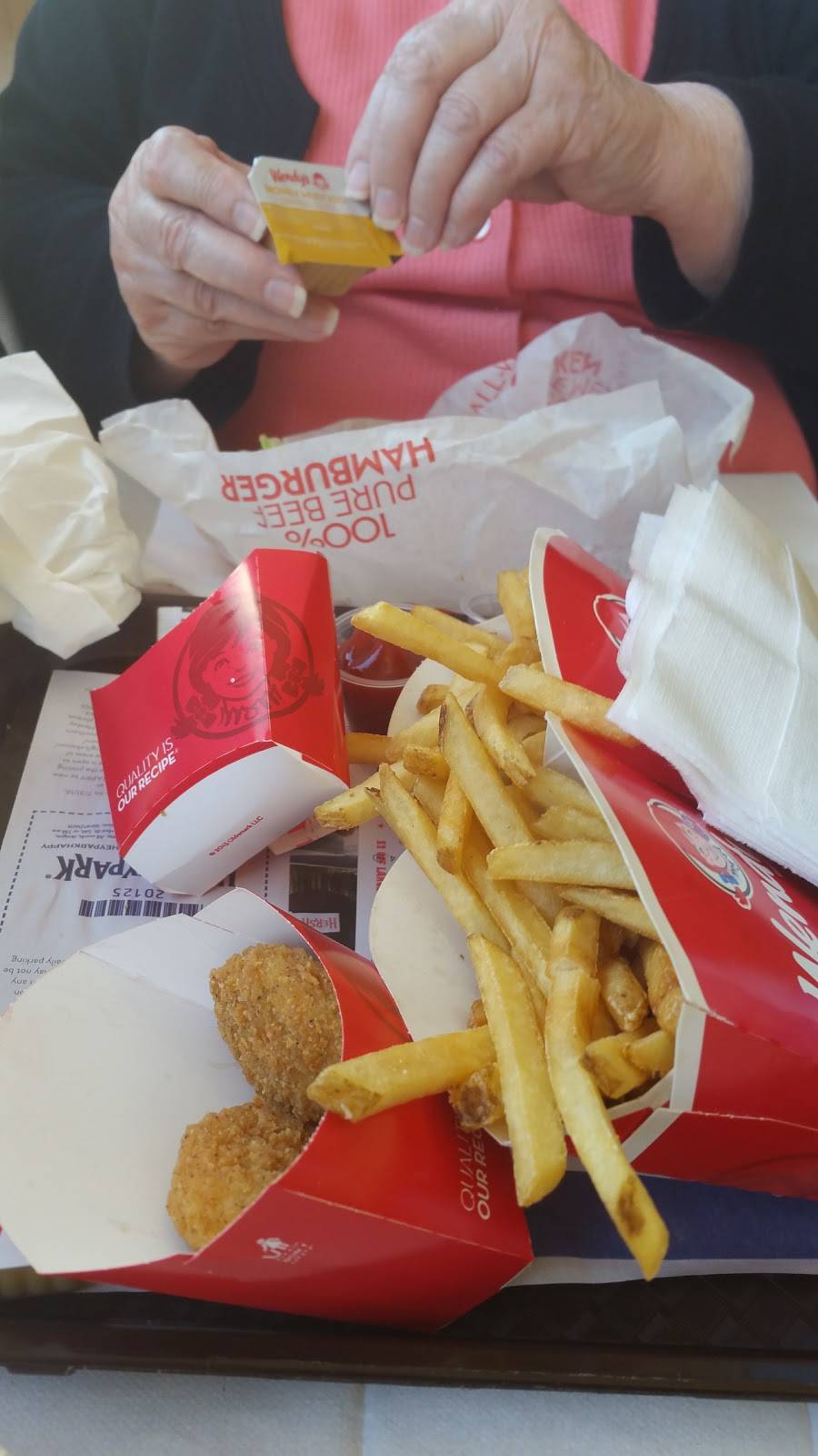 Wendys | restaurant | 6420 Amboy Rd, Staten Island, NY 10309, USA | 7189673911 OR +1 718-967-3911