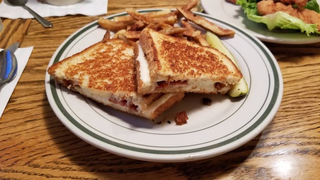 Dots | restaurant | 3 W Main St, Wilmington, VT 05363, USA | 8024647284 OR +1 802-464-7284