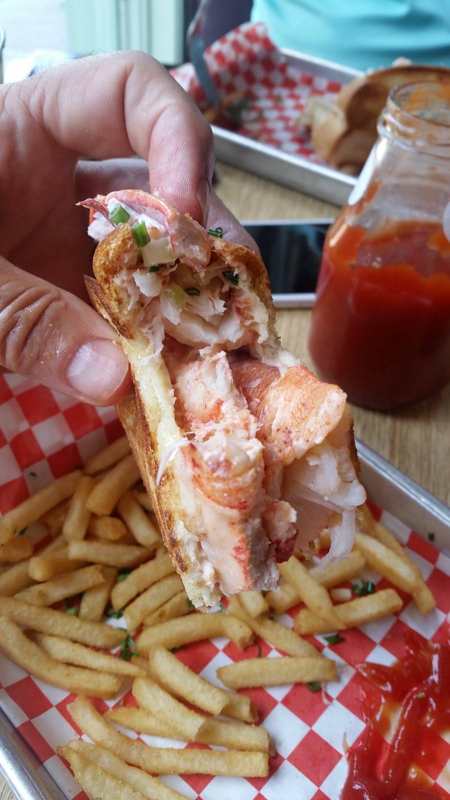 Woodhouse Fish Company | restaurant | 2073 Market St, San Francisco, CA 94114, USA | 4154372722 OR +1 415-437-2722