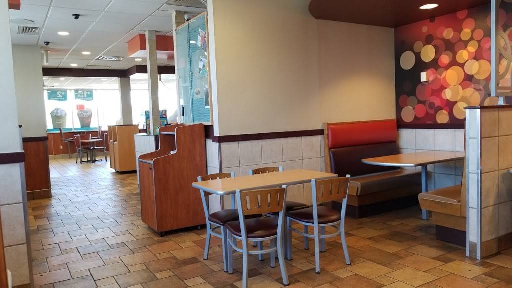 McDonalds | cafe | 100 IN-160, Charlestown, IN 47111, USA | 8122563712 OR +1 812-256-3712