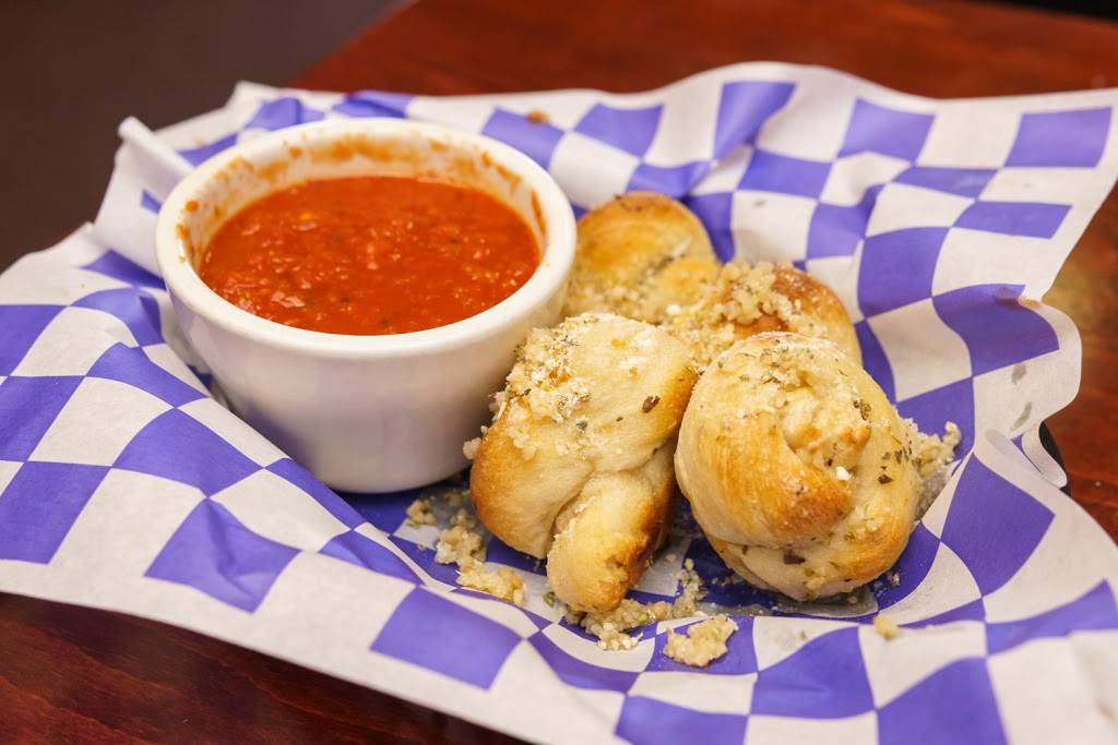 Nias Pizzeria | restaurant | 41 Kings Plaza, Oley, PA 19547, USA | 6109873676 OR +1 610-987-3676