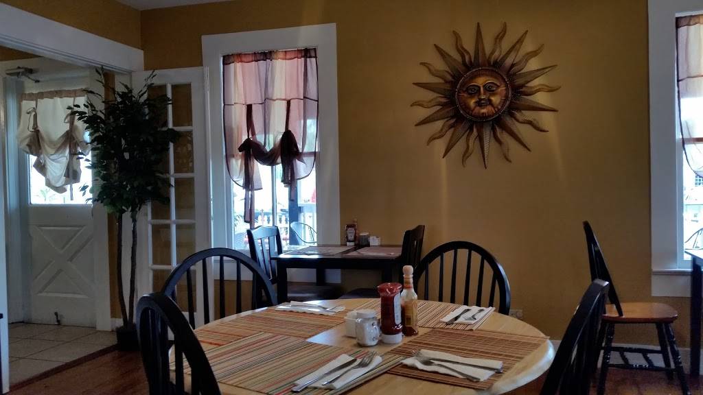 Moon and Sun Café | restaurant | 26 Toques Pl, St. Augustine, FL 32084, USA | 9046794272 OR +1 904-679-4272