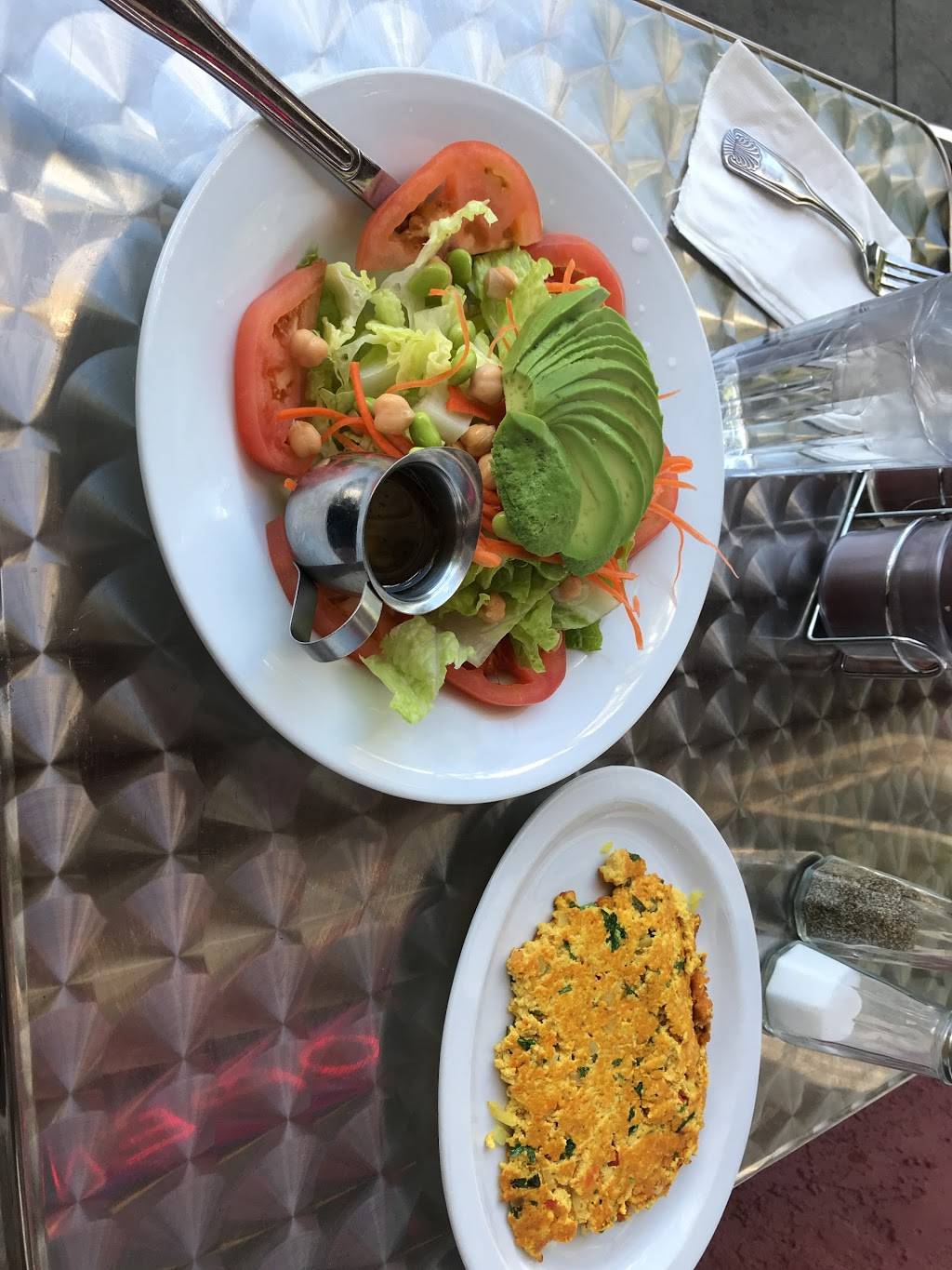 Green Leaves Vegan | restaurant | 4442, 1769 Hillhurst Ave, Los Angeles, CA 90027, USA | 3236642345 OR +1 323-664-2345