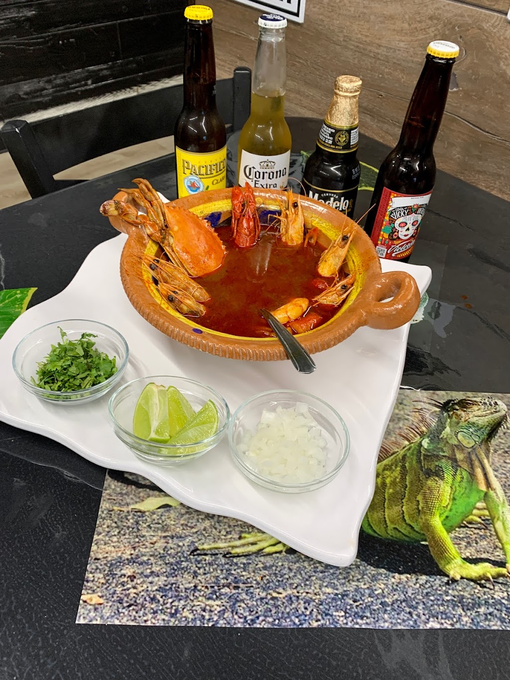 La Iguana Mexican restaurant | restaurant | 8895 Pendleton Pike, Indianapolis, IN 46226, USA | 3177343802 OR +1 317-734-3802