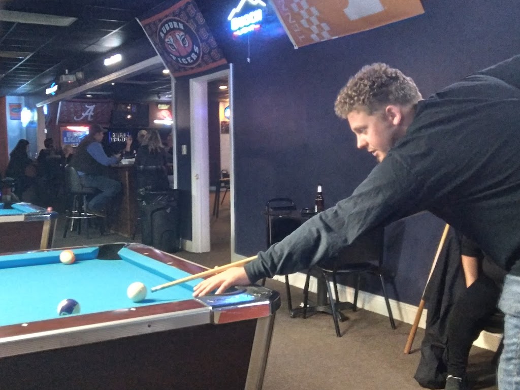 Knight Moves Sports Bar and Grill | restaurant | 14588 Hwy 231 431 N, Hazel Green, AL 35750, USA | 2568282200 OR +1 256-828-2200