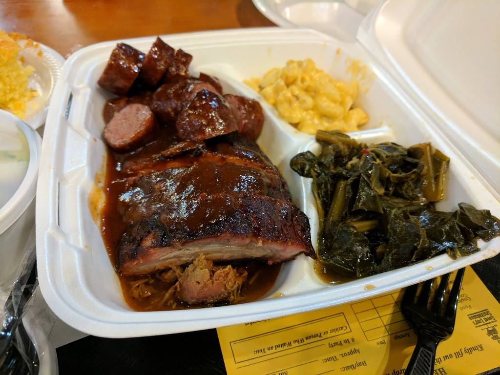 Sweet Lucys Smokehouse | restaurant | 7500 State Rd, Philadelphia, PA 19136, USA | 2153339663 OR +1 215-333-9663