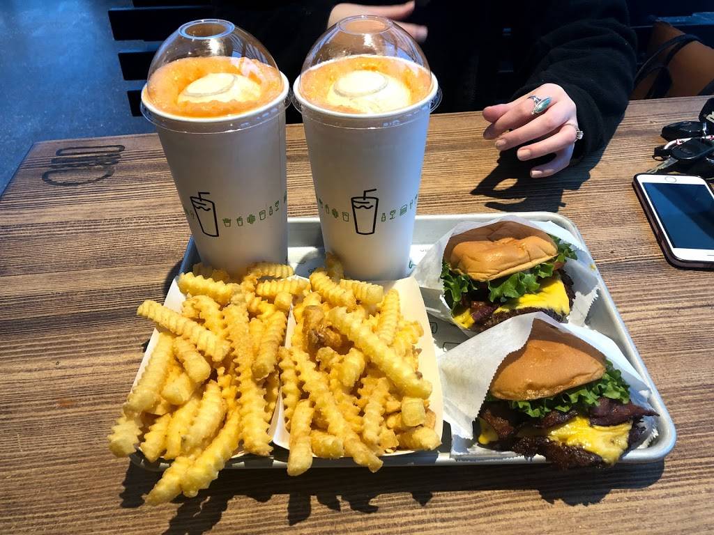 Shake Shack | restaurant | 850 W Big Beaver Rd, Troy, MI 48084, USA | 2488171529 OR +1 248-817-1529