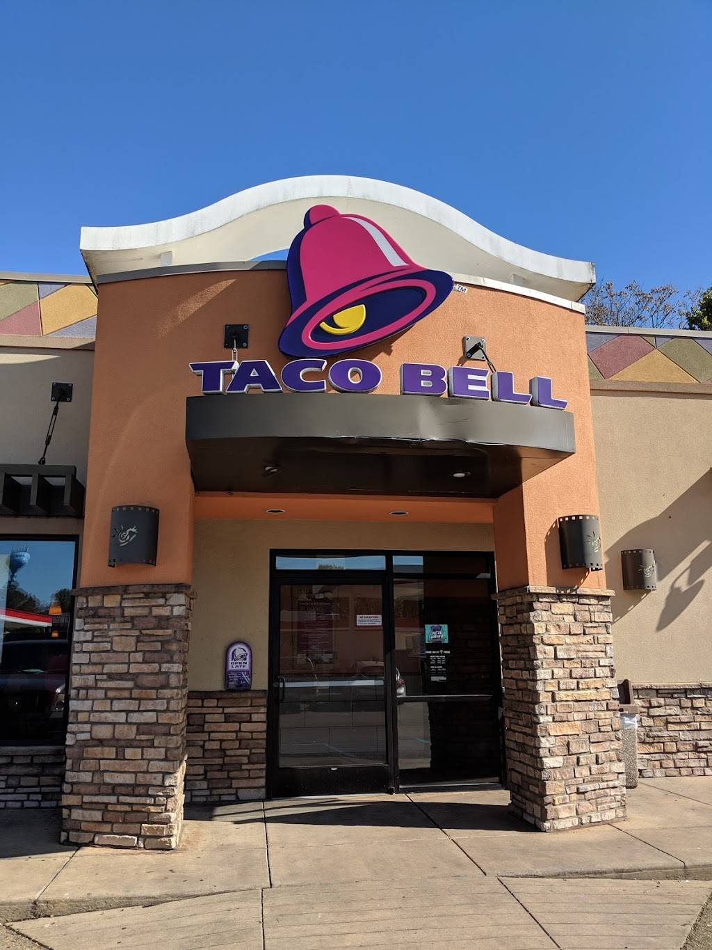 Taco Bell | meal takeaway | 1726 University Ave, Oxford, MS 38655, USA | 6622344403 OR +1 662-234-4403