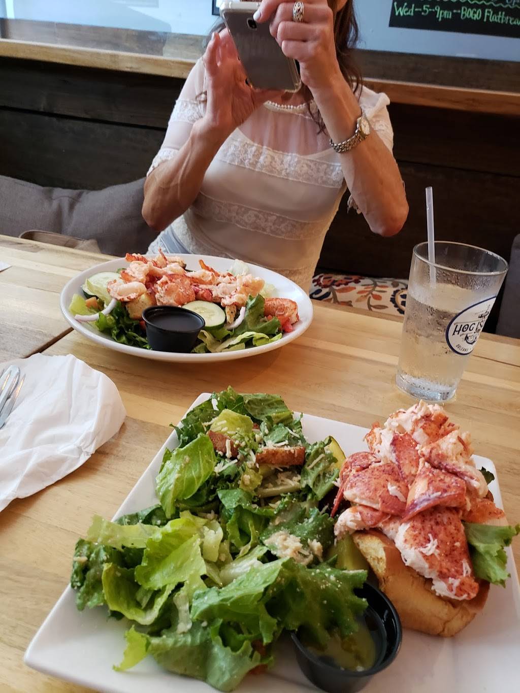 Quahog Republic’s Captains Den | restaurant | 35 Main St, Plymouth, MA 02360, USA | 5085917589 OR +1 508-591-7589