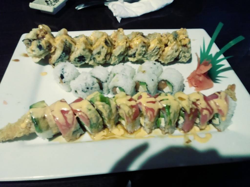 Fujiyama Japanese Steakhouse | restaurant | 3000 W Deyoung St #156, Marion, IL 62959, USA | 6189939686 OR +1 618-993-9686