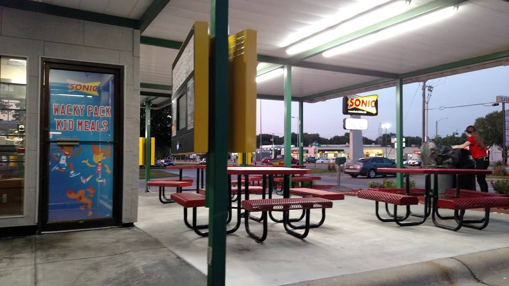 Sonic Drive-In | restaurant | 5601 S 48th St, Lincoln, NE 68516, USA | 4024219064 OR +1 402-421-9064