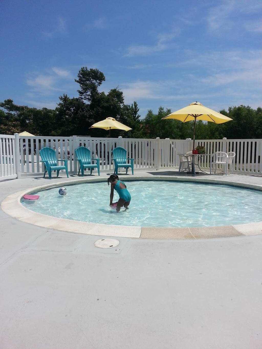 Captains Cove Golf & Yacht Club | restaurant | 3332 Captains Corridor, Greenbackville, VA 23356, USA | 7578243465 OR +1 757-824-3465