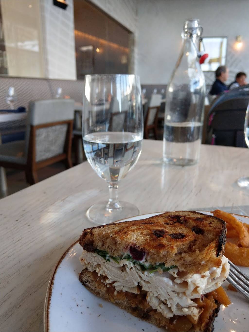 Grill and Vine | restaurant | Denver, CO 80249, USA | 3033171800 OR +1 303-317-1800