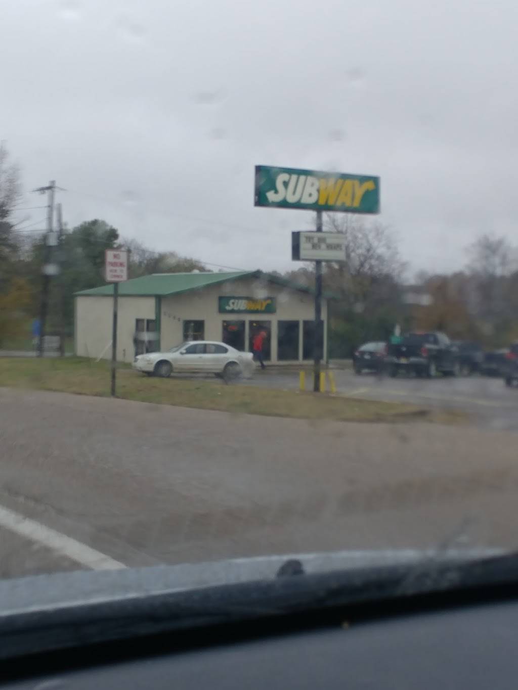 Subway | meal takeaway | 1102 N Main St, Cave City, AR 72521, USA | 8702835001 OR +1 870-283-5001